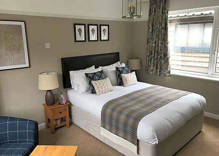 Oak Tree Lodge & Holiday Parking
