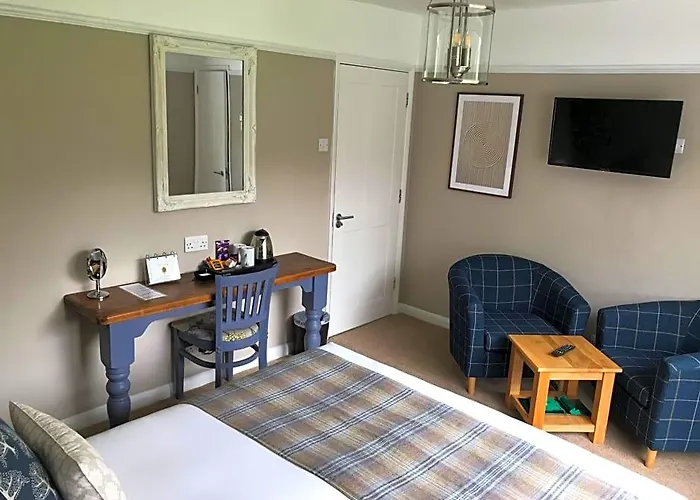 Oak Tree Lodge & Holiday Parking